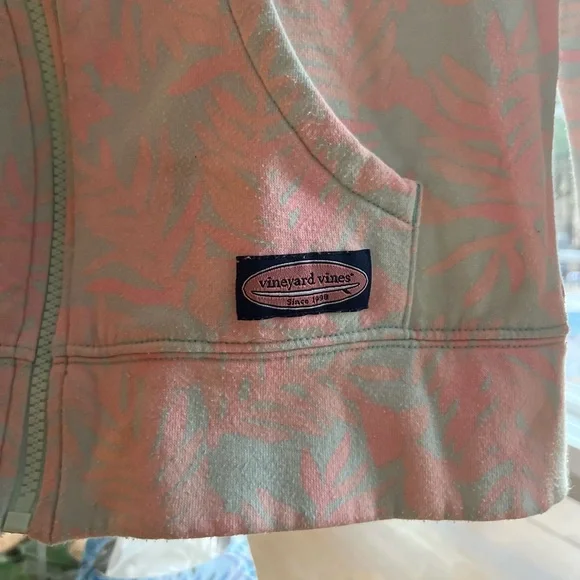 Girls Vineyard Vines Zip Up hoodie size small. - Picture 4 of 6